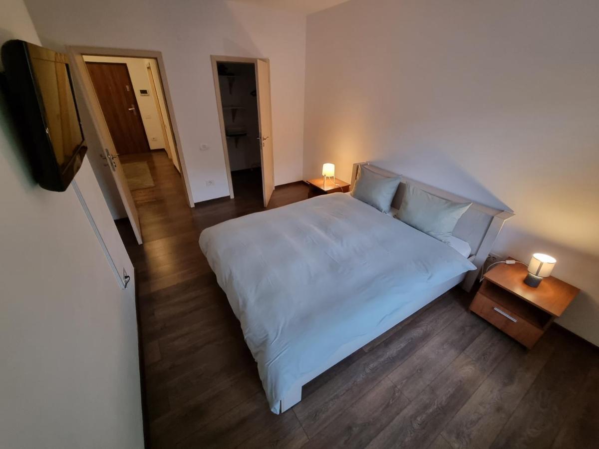 Avram Iancu Private Apartment With Ac Braşov Eksteriør bilde