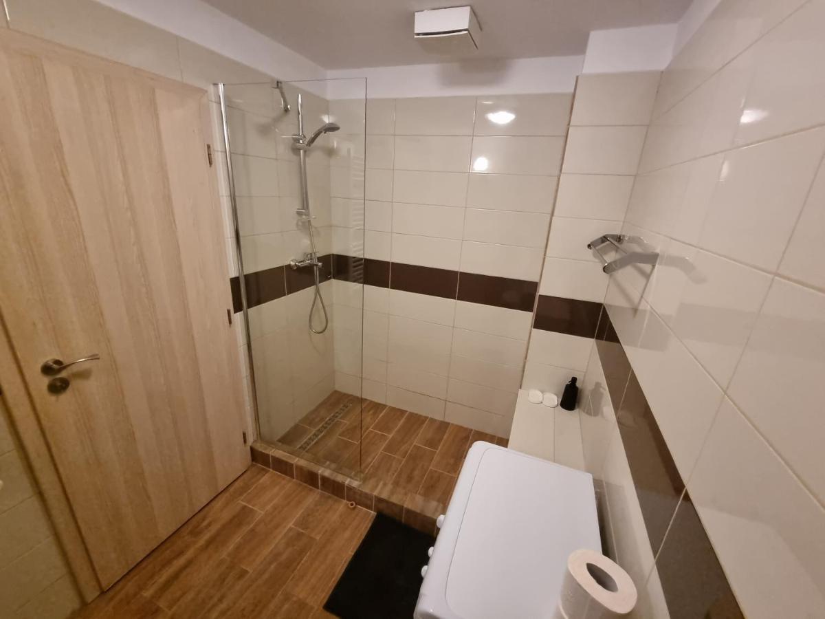 Avram Iancu Private Apartment With Ac Braşov Eksteriør bilde
